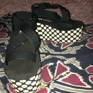 Platform daisy print sandals